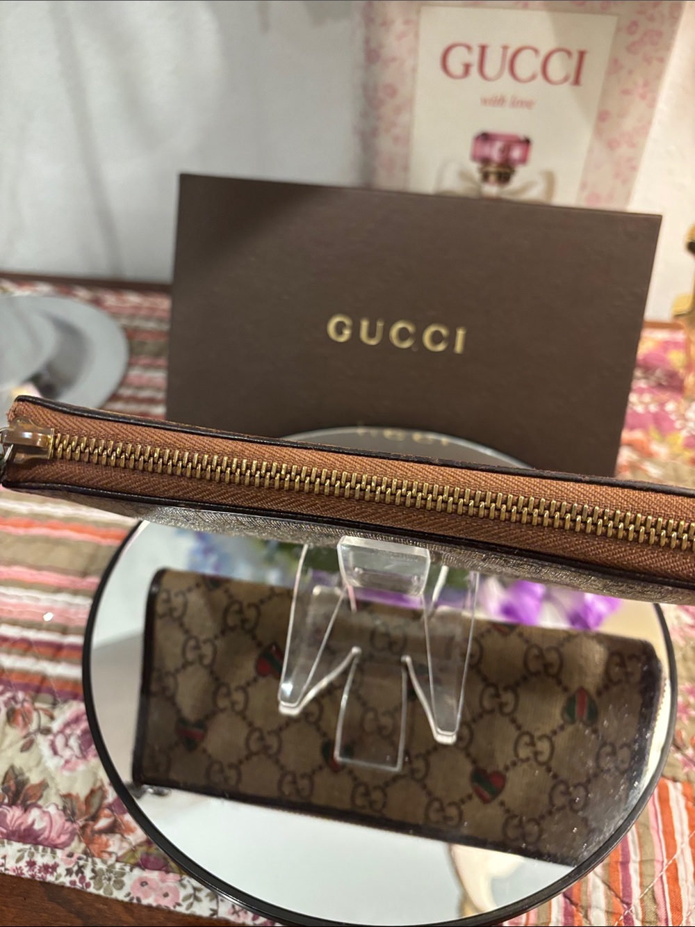 Gucci Beige GG Canvas Zip Wallet with Green and Red Heart Motifs. - Picture 14 of 14